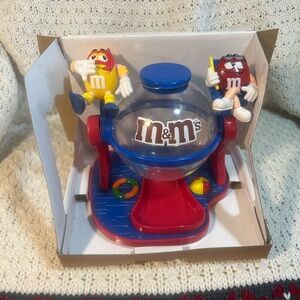 M&M'S Candy Dispenser make a splash with Red and Blue Characters